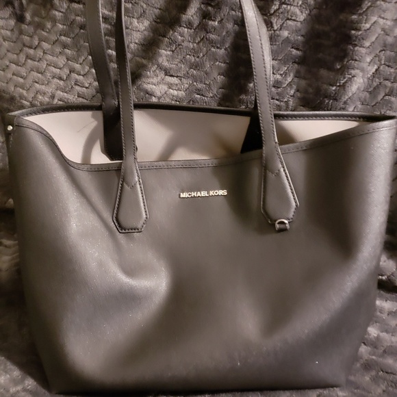 Michael Kors Handbags - Michael kors reverse able tote